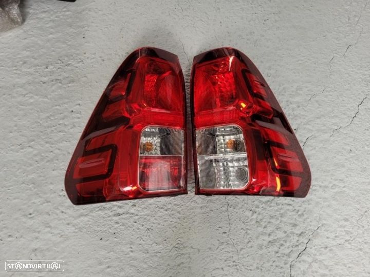 Farolins Traseiros Toyota Hilux 2020 (novos originais) - 1