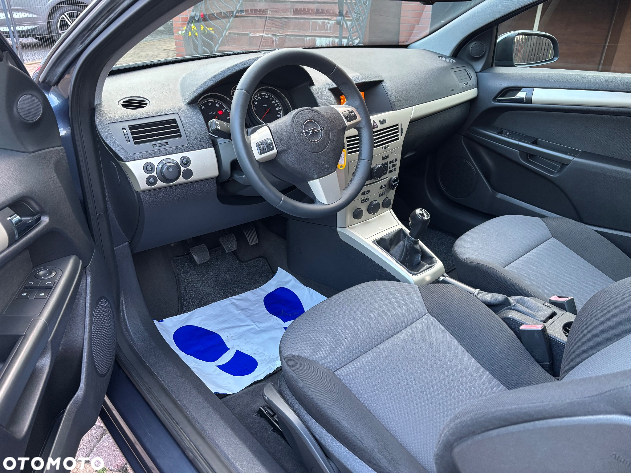 Opel Astra GTC 1.4 Cosmo - 32