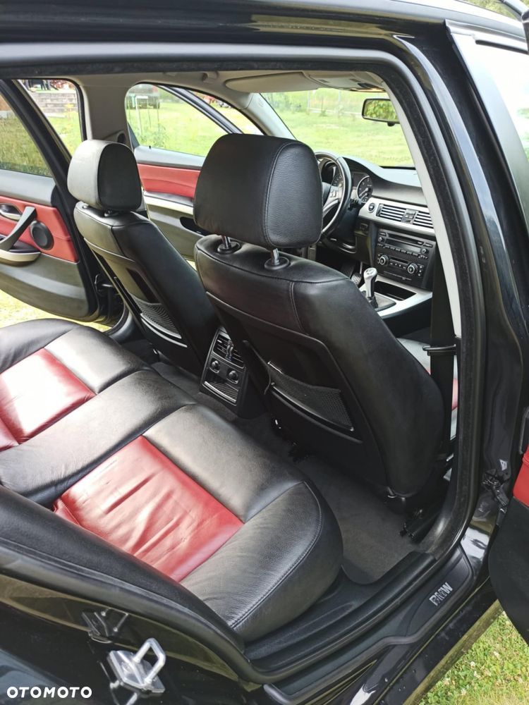 BMW Seria 3 318i Touring - 22