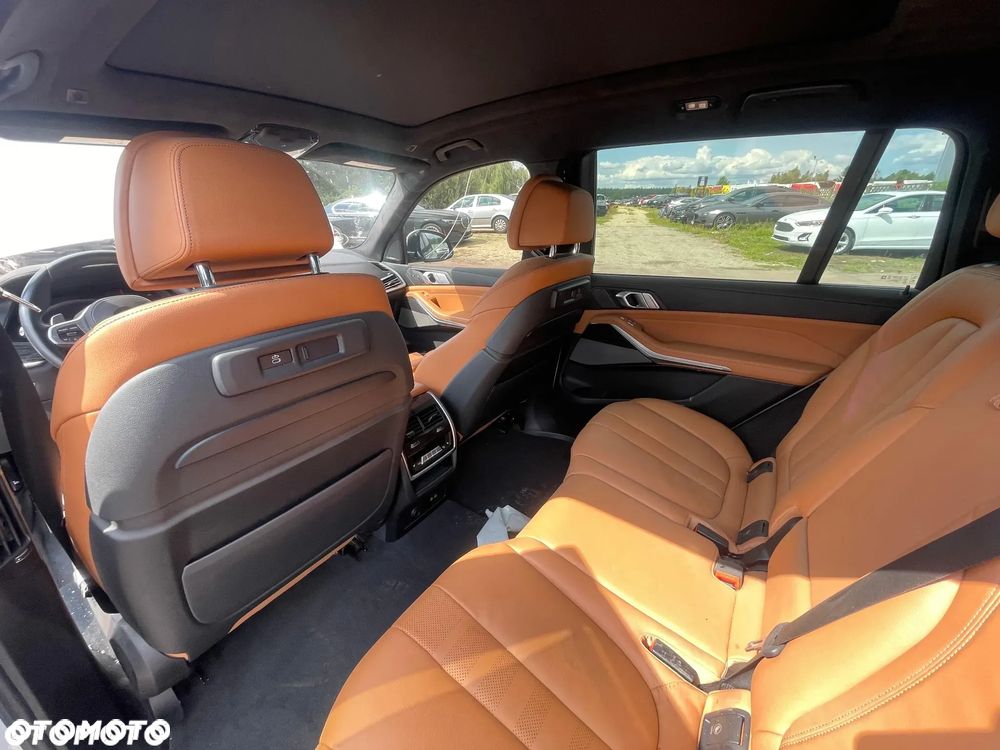 BMW X7 M50i sport - 11