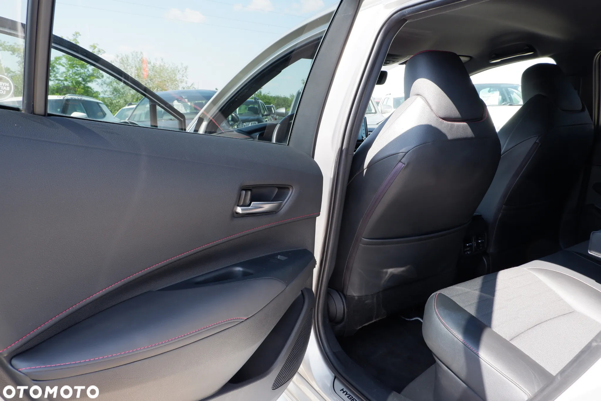 Toyota Corolla 2.0 Hybrid Executive - 29