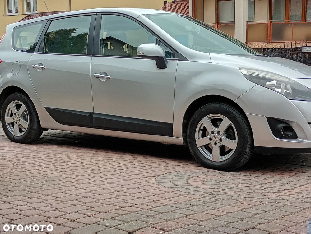 Renault Grand Scenic - 10