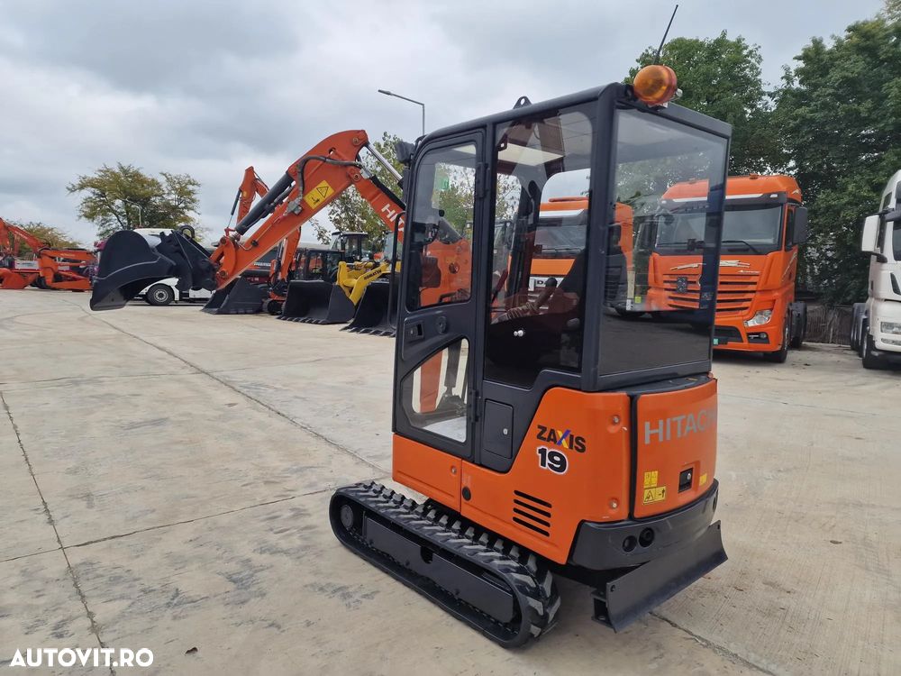 Hitachi ZX19, Masa operat 2tone, 2019, 1.596h, LAMA, CUPLA RAPIDA+3 CUPE, Senile extensibile, latime strans 0,98m, Inst picon, cabina, radio, senile 80% ok, STARE FOARTE BUNA, posibilitate leasing 4 ani, rata lunara 2.000 lei-PROMOTIE-17.900EUR+Tva - 39