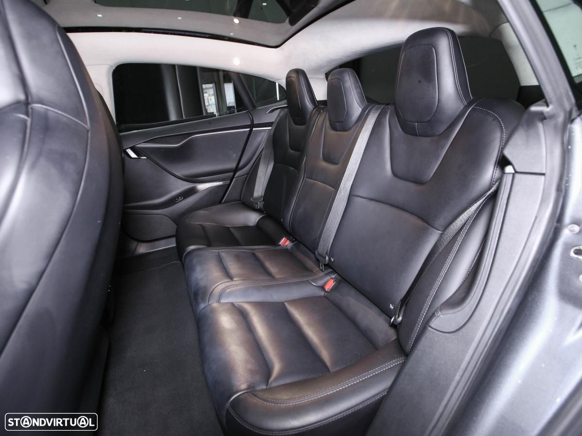 Tesla Model S - 10