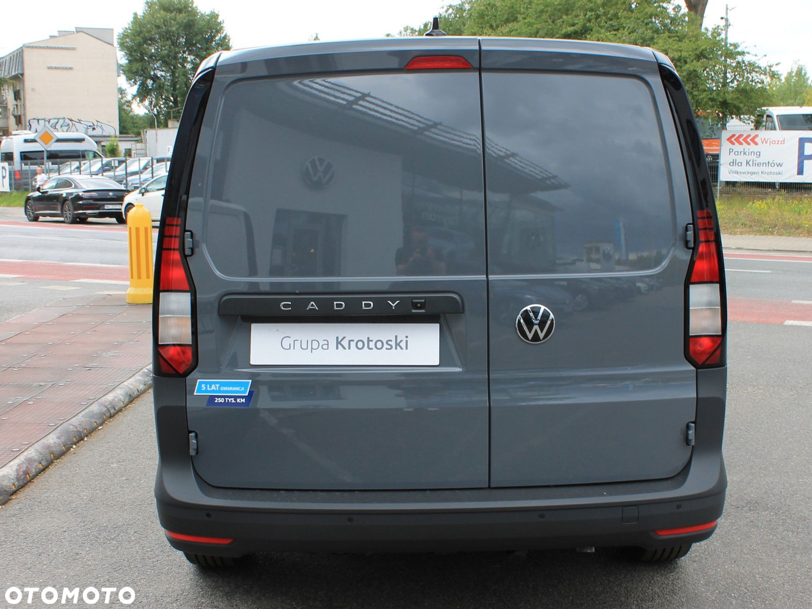 Volkswagen Caddy Maxi Cargo 2.0 TDI Manual - 6