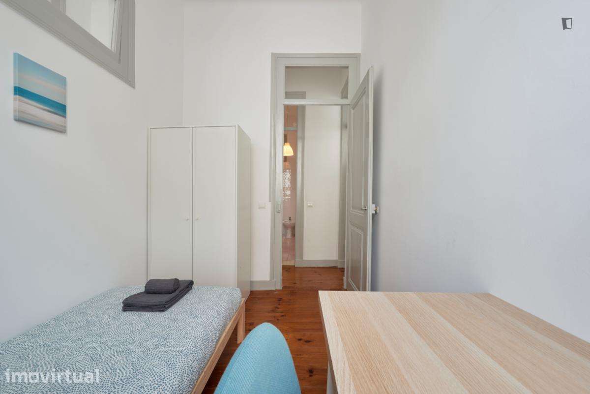 Quarto - localizado em Penha Lisbon - Grande imagem: 4/24