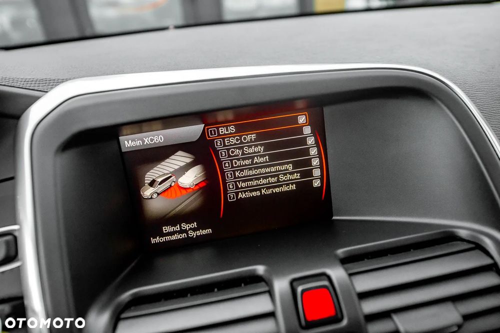 Volvo XC 60 2.4D AWD R-Design - 29