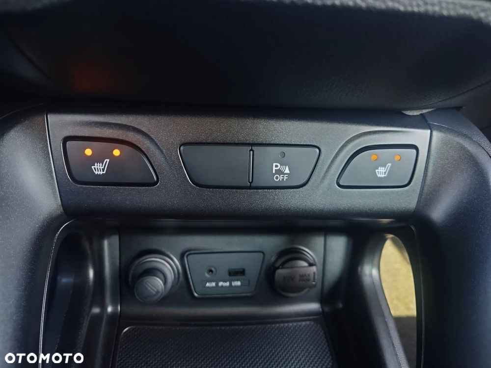 Hyundai ix35 2.0 CRDi 4WD Fifa World Cup Gold Edition - 10