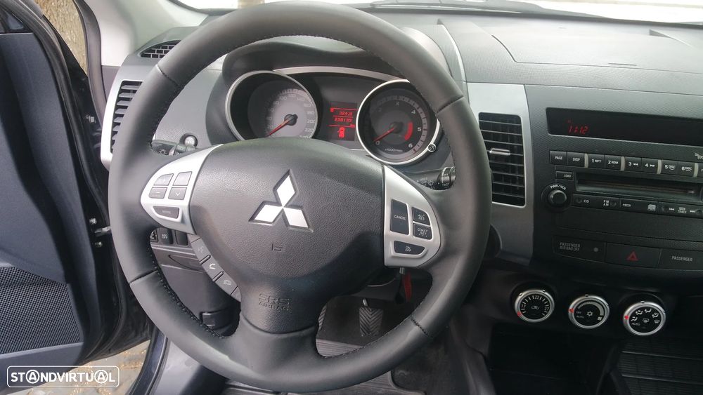 Mitsubishi Outlander 2.0 DI-D Intense 4WD - 20