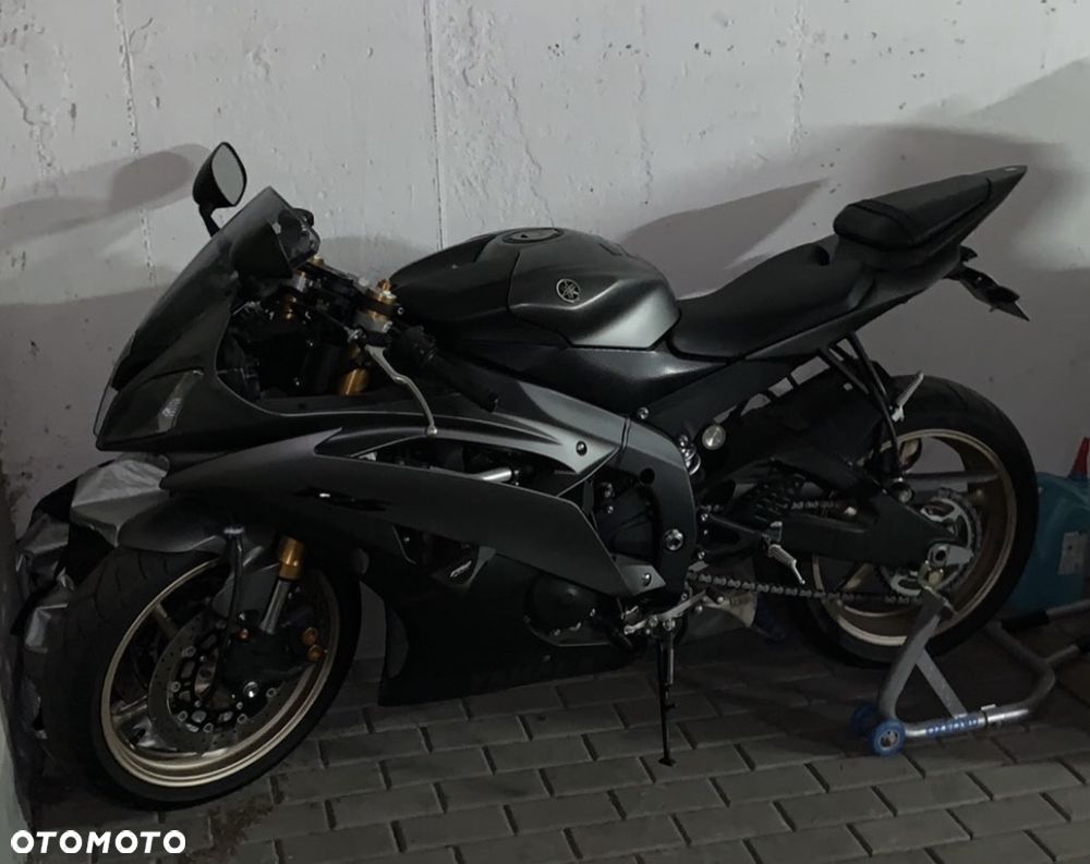 Yamaha R6 - 12