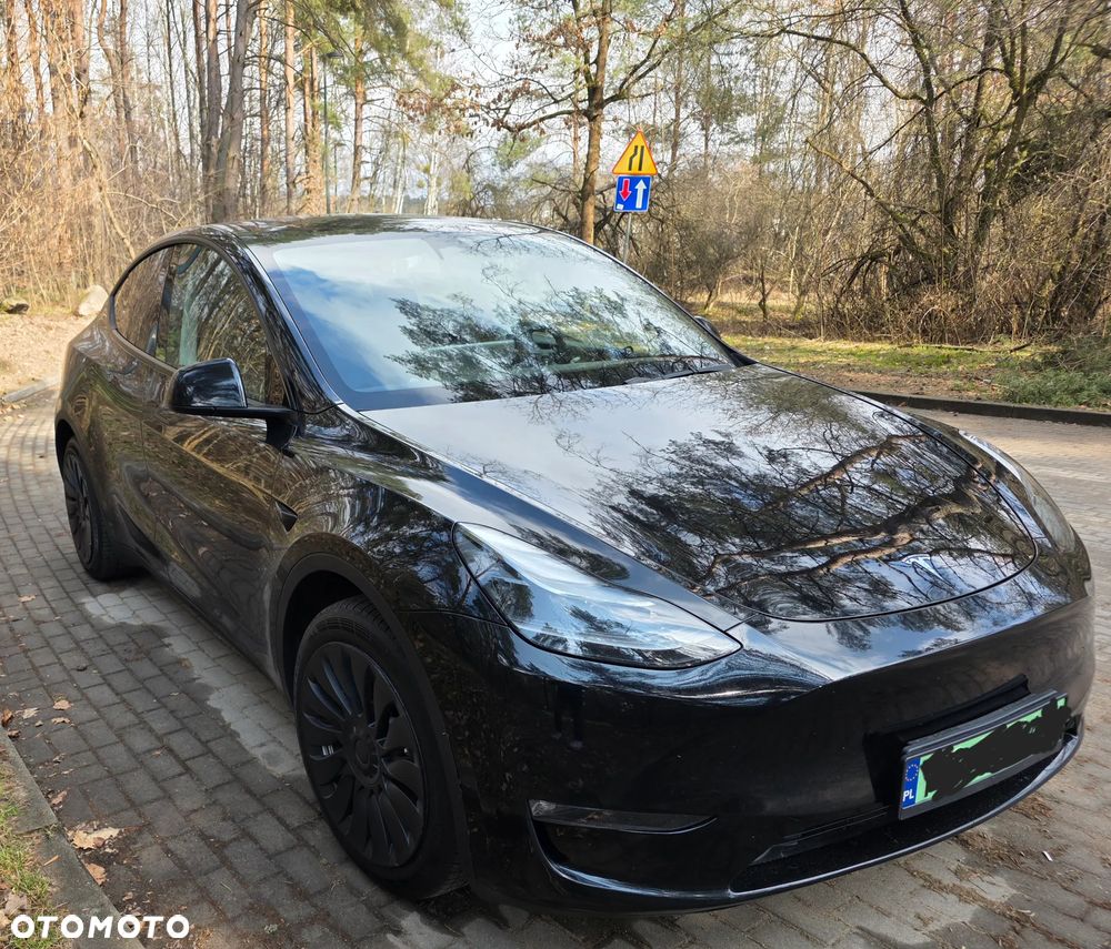 Tesla Y - 1