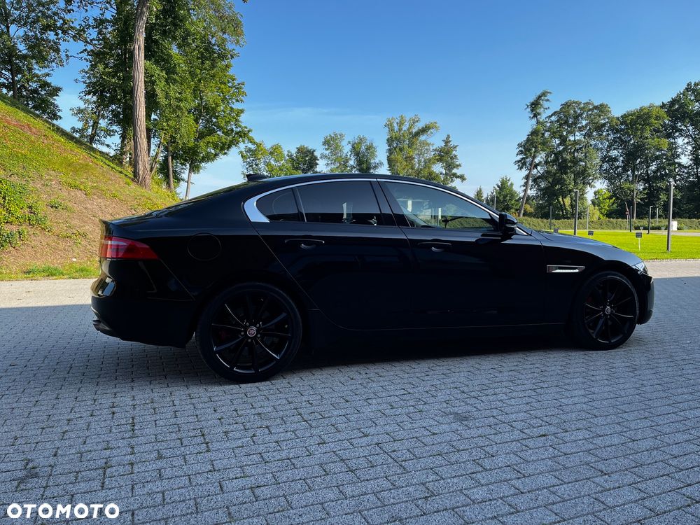 Jaguar XE 25t Prestige - 21