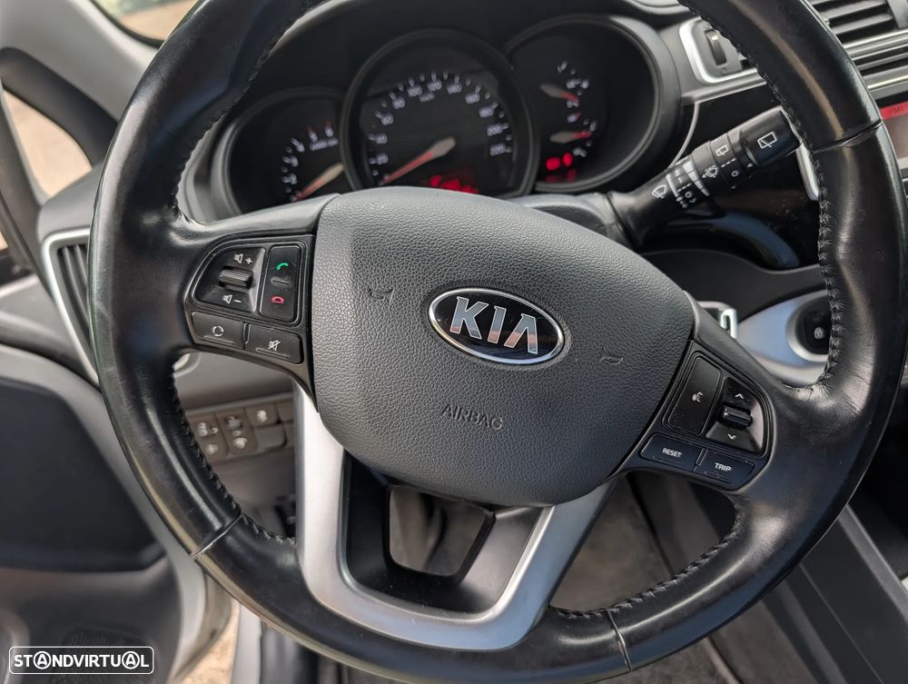 Kia Rio - 8