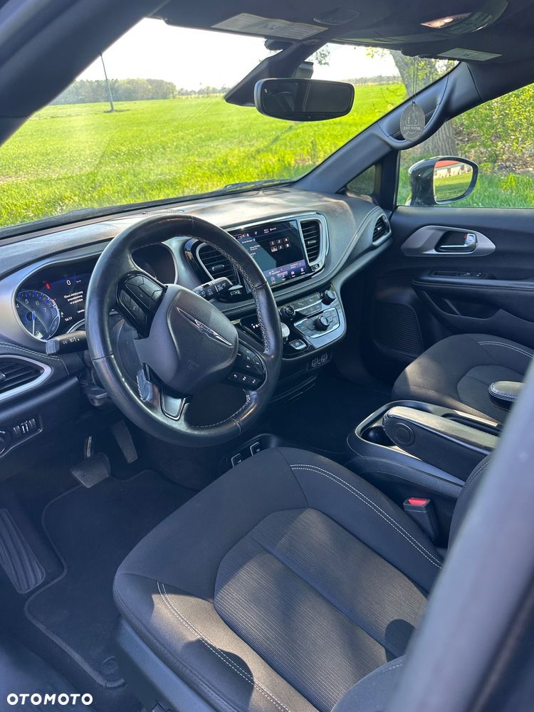 Chrysler Pacifica - 12