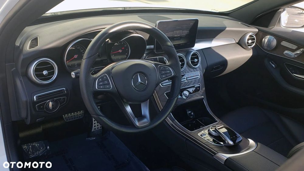 Mercedes-Benz Klasa C 300 9G-TRONIC AMG Line - 10