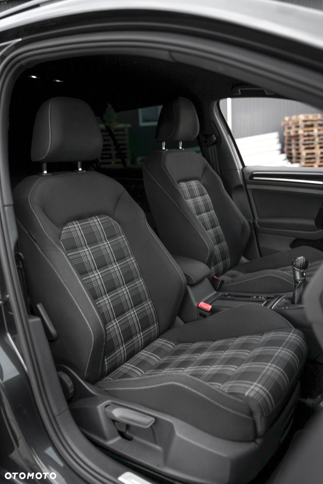 Volkswagen Golf - 19