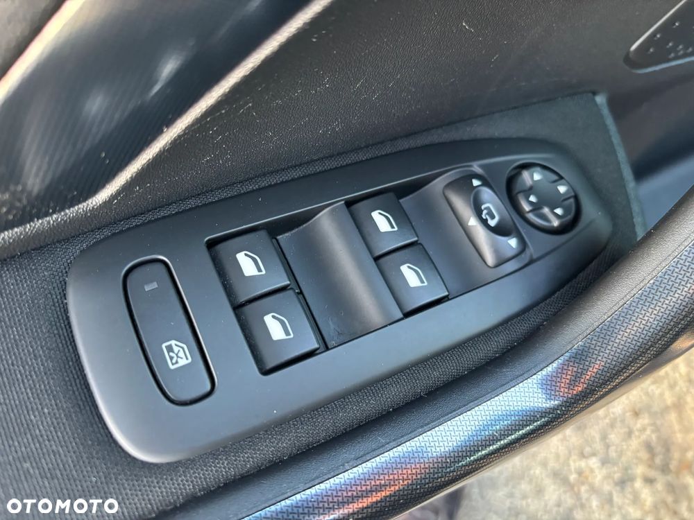 Peugeot 2008 1.6 BlueHDi Allure - 27