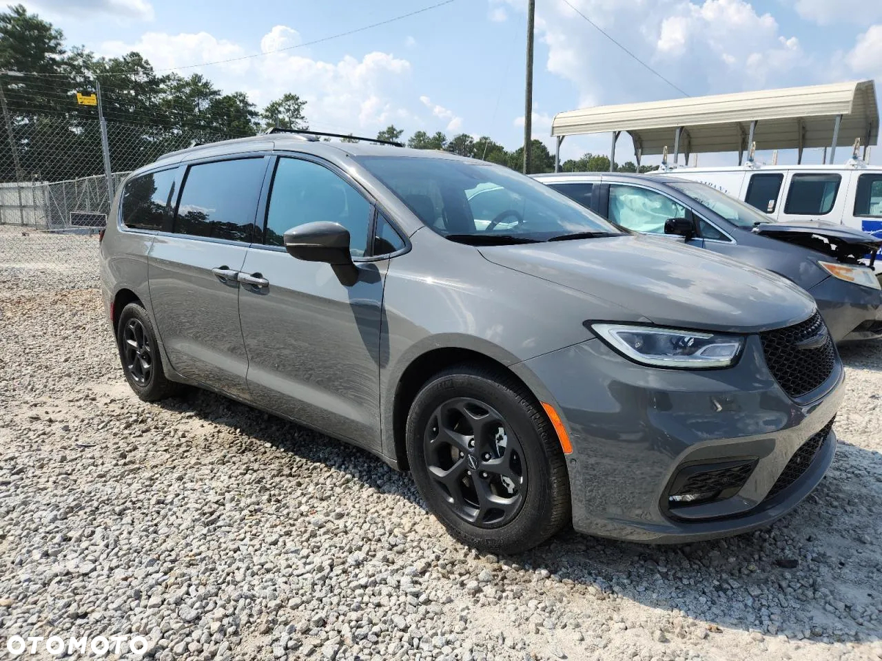 Chrysler Pacifica - 2