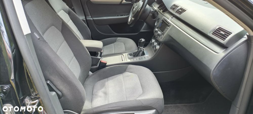 Volkswagen Passat 2.0 TDI BlueMotion Technology Comfortline - 16