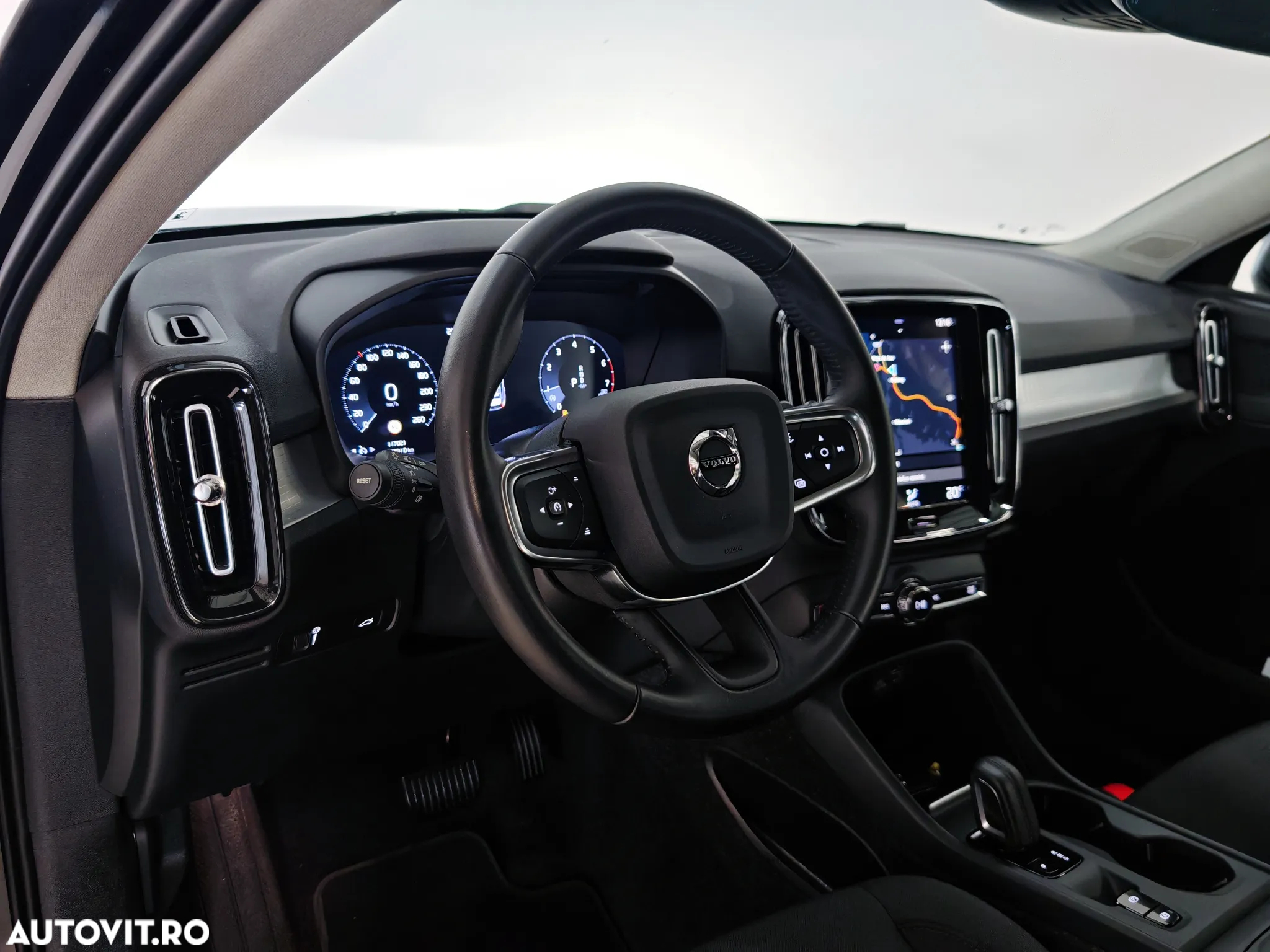 Volvo XC 40 T3 Geartronic Momentum Pro - 7