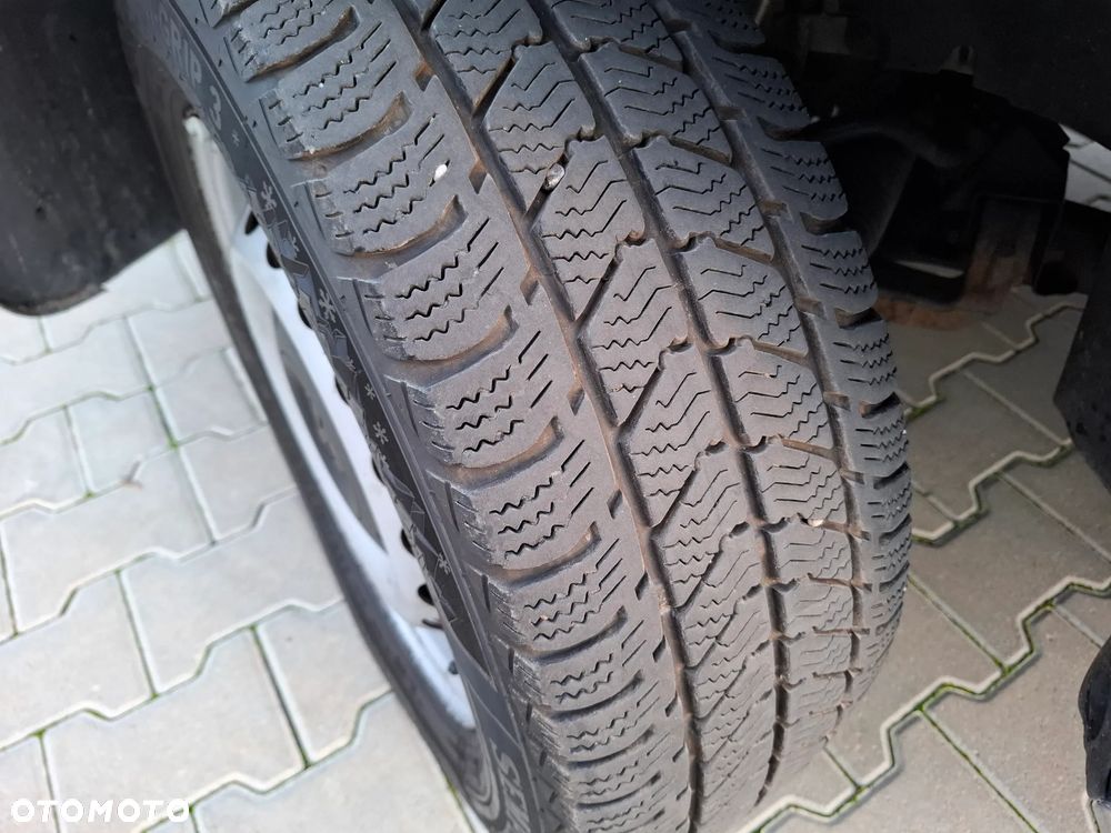 Volkswagen Transporter T5 2008 LONG 3OSOBOWY KLIMA - 29