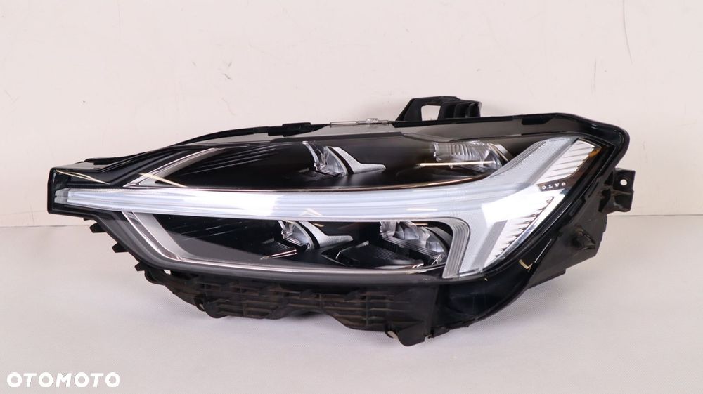 VOLVO XC60 II LAMPA LEWA PRZÓD UK 32133546