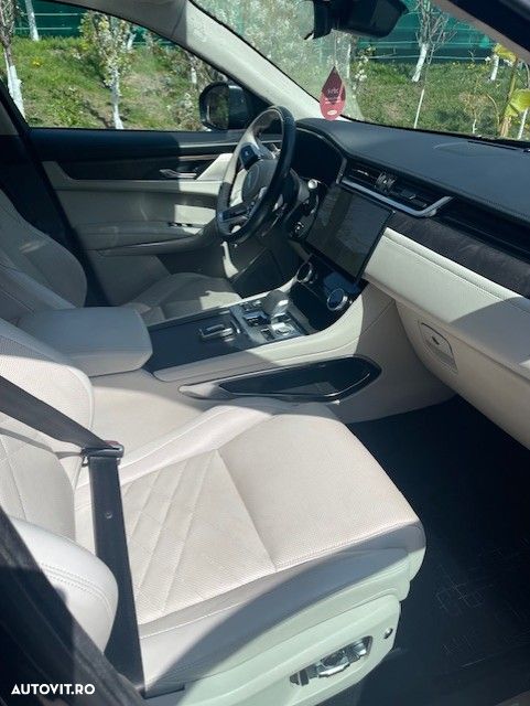 Jaguar F-Pace - 4