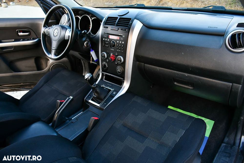 Suzuki Grand Vitara 2.4 Comfort - 13