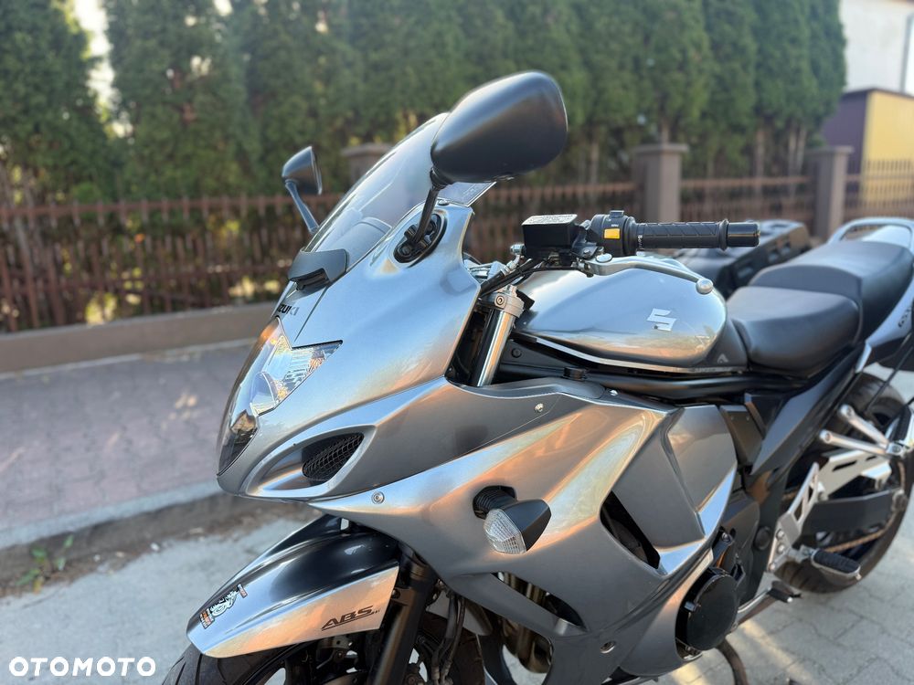 Suzuki GSX - 19