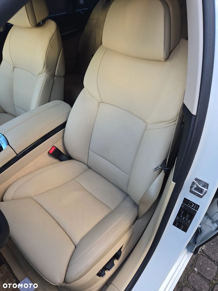 BMW Seria 7 740i - 13
