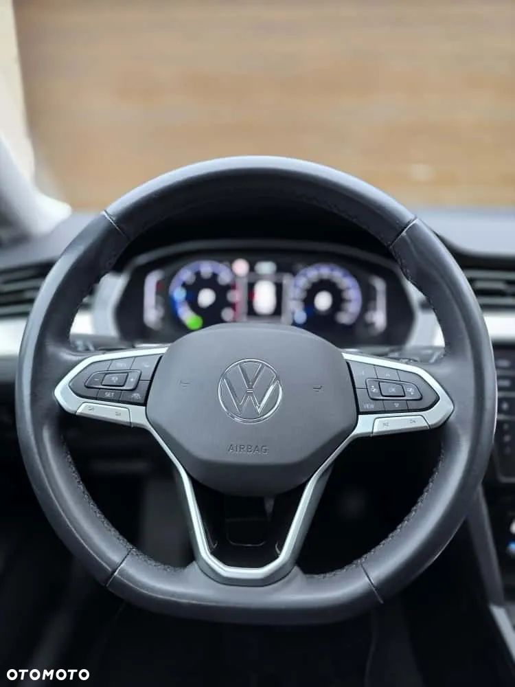 Volkswagen Passat 2.0 TDI SCR Elegance DSG - 20