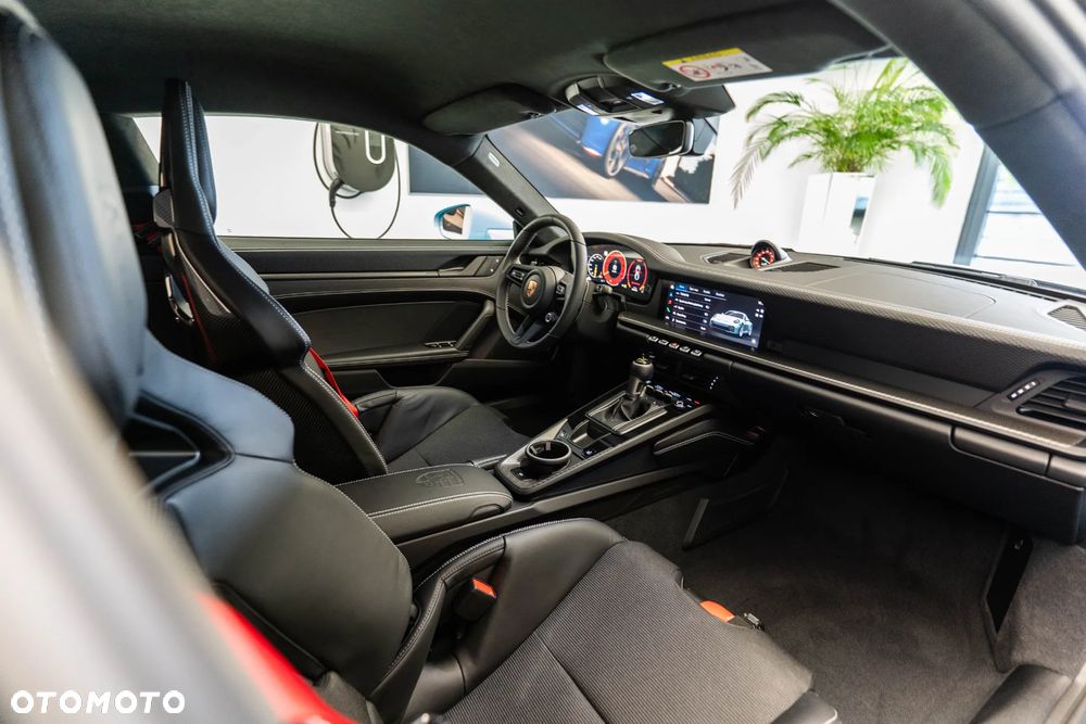 Porsche 911 GT3 Touring PDK - 13