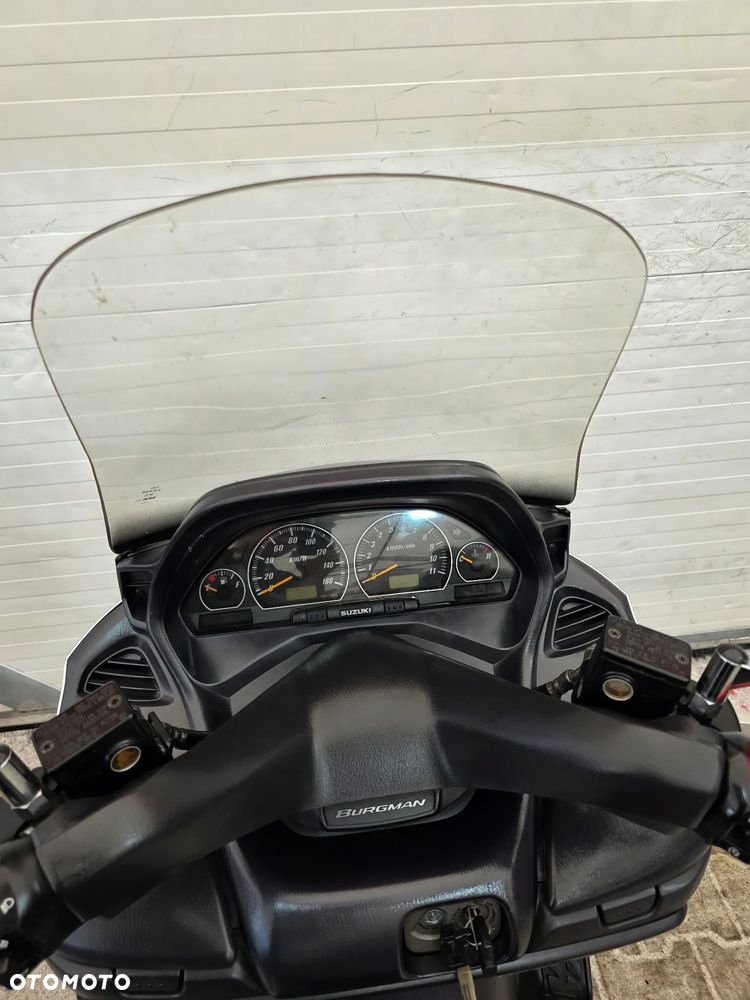 Suzuki Burgman - 23