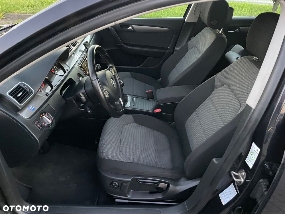 Volkswagen Passat 2.0 TDI DPF BlueMotion Technology Comfortline - 21