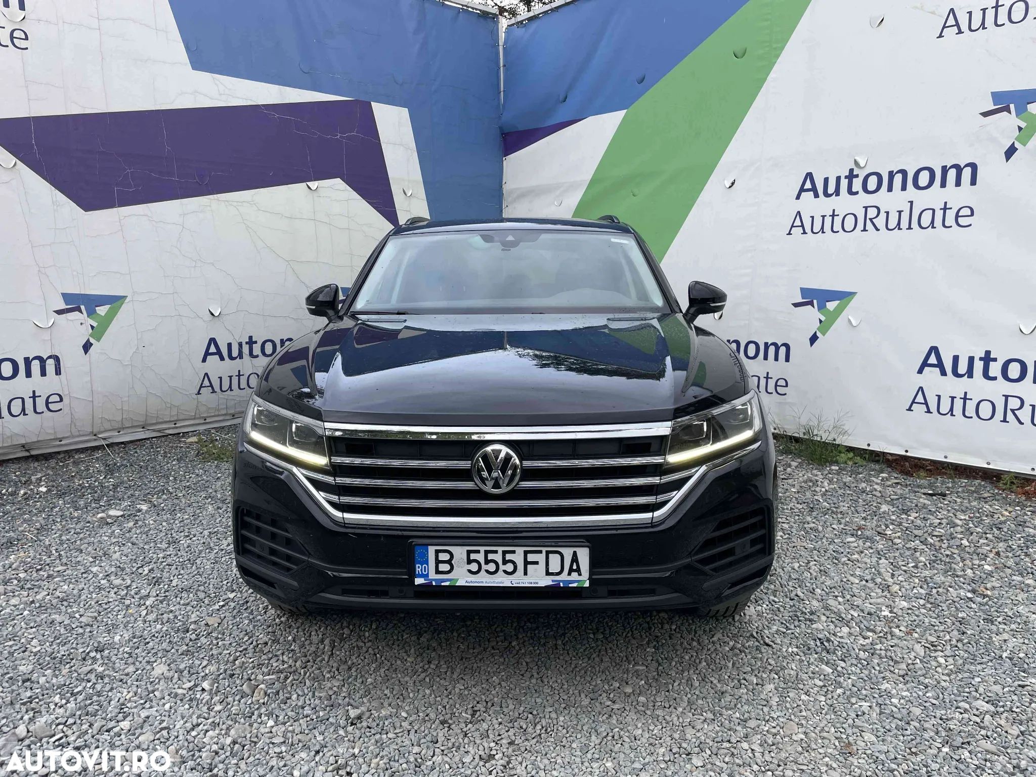 Volkswagen Touareg - 1