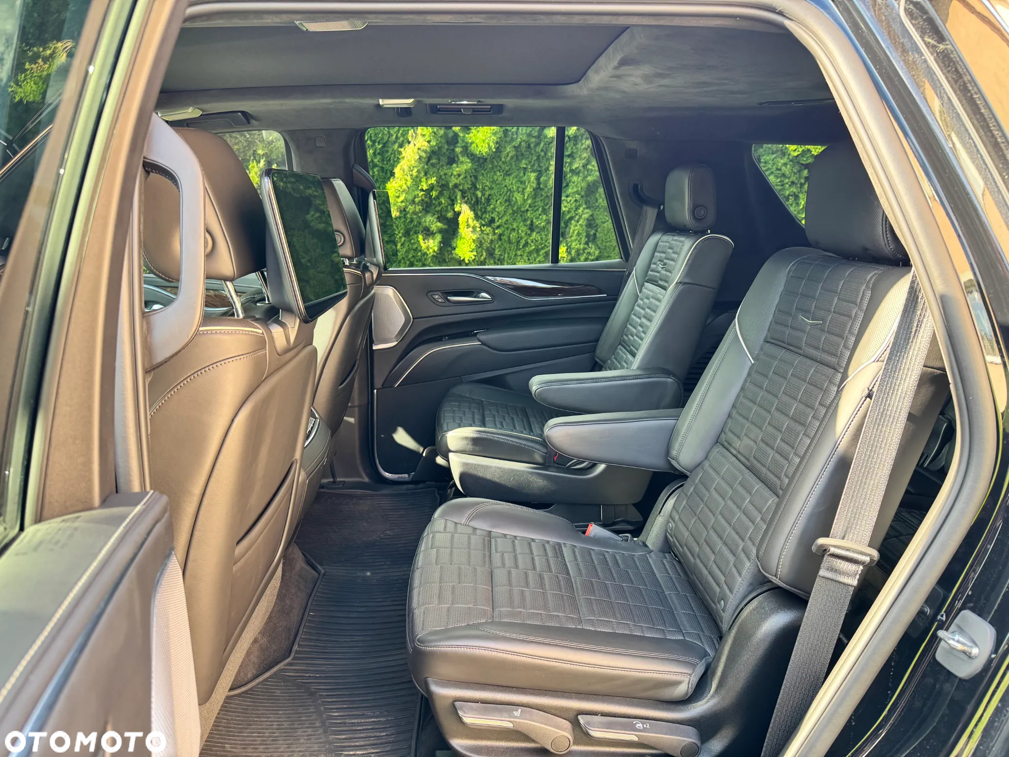 Cadillac Escalade - 27