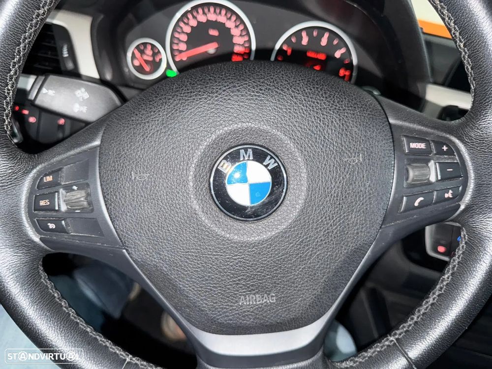 BMW 318 d Touring Auto - 12