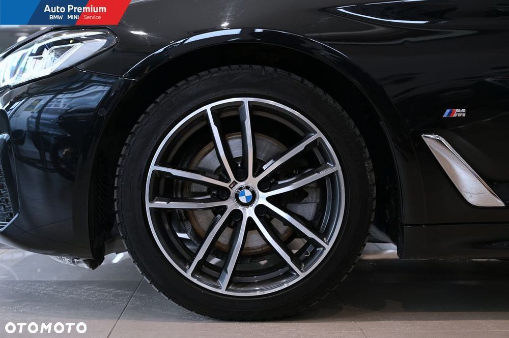 BMW Seria 5 520i mHEV - 28