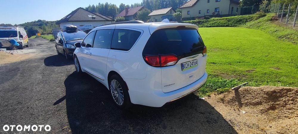 Chrysler Pacifica - 7