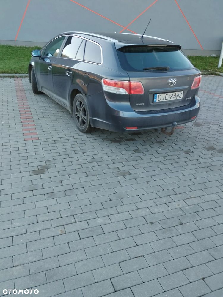 Toyota Avensis 2.0 D-4D Luna - 1