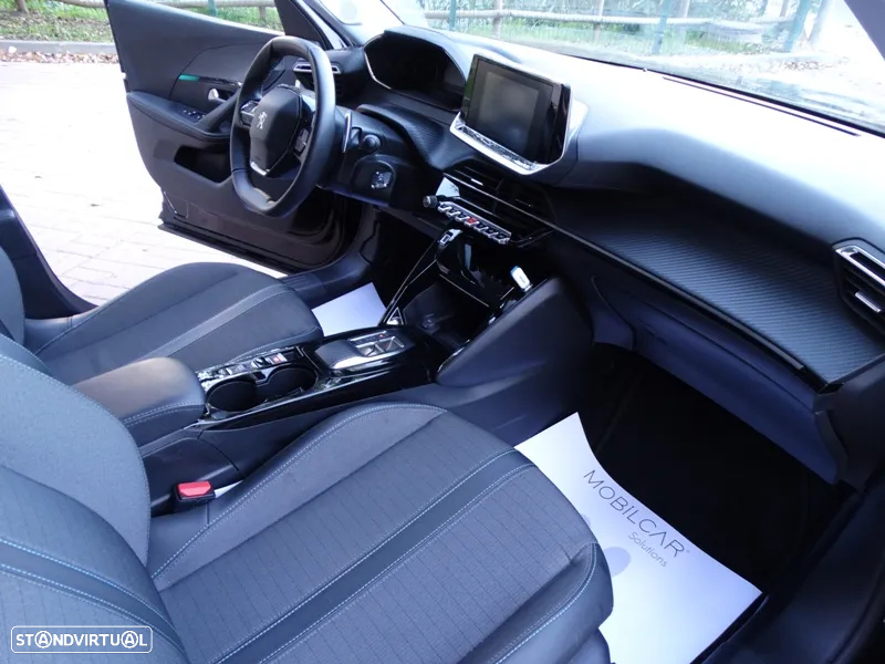Peugeot 2008 1.2 PureTech Allure EAT8 - 13