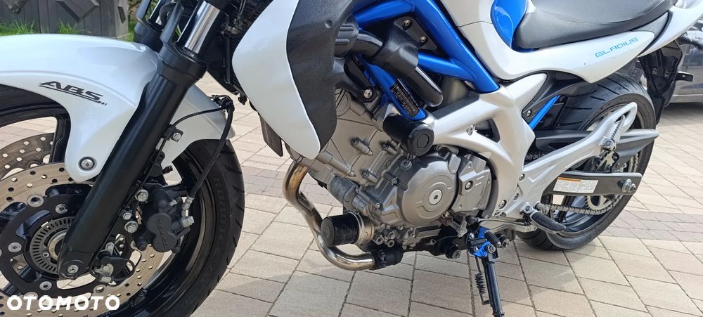 Suzuki Gladius - 39