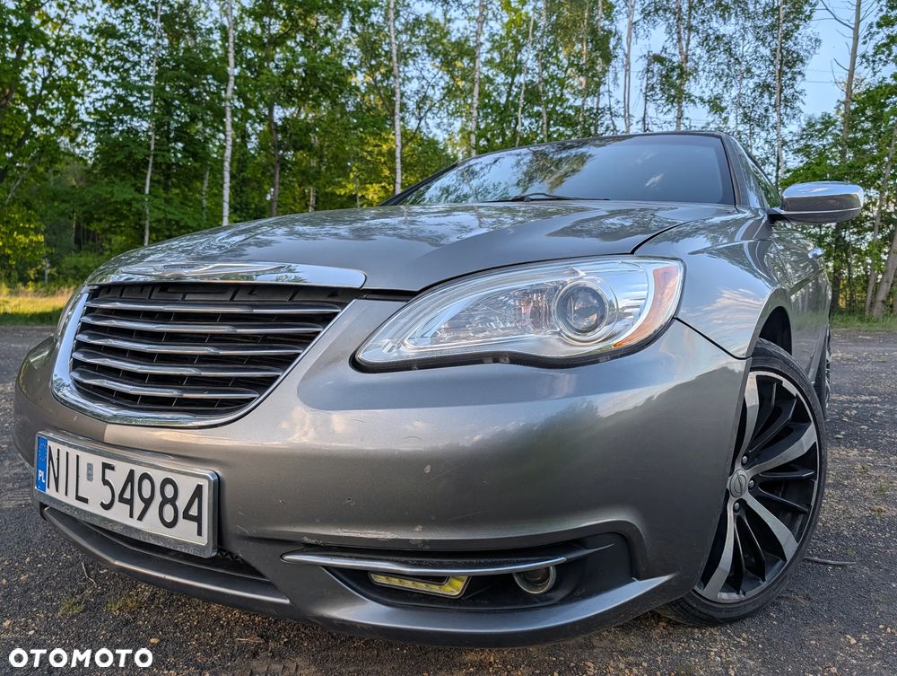 Chrysler 200 - 1