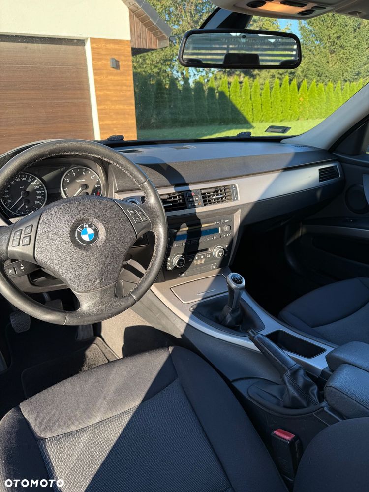 BMW Seria 3 318i - 9