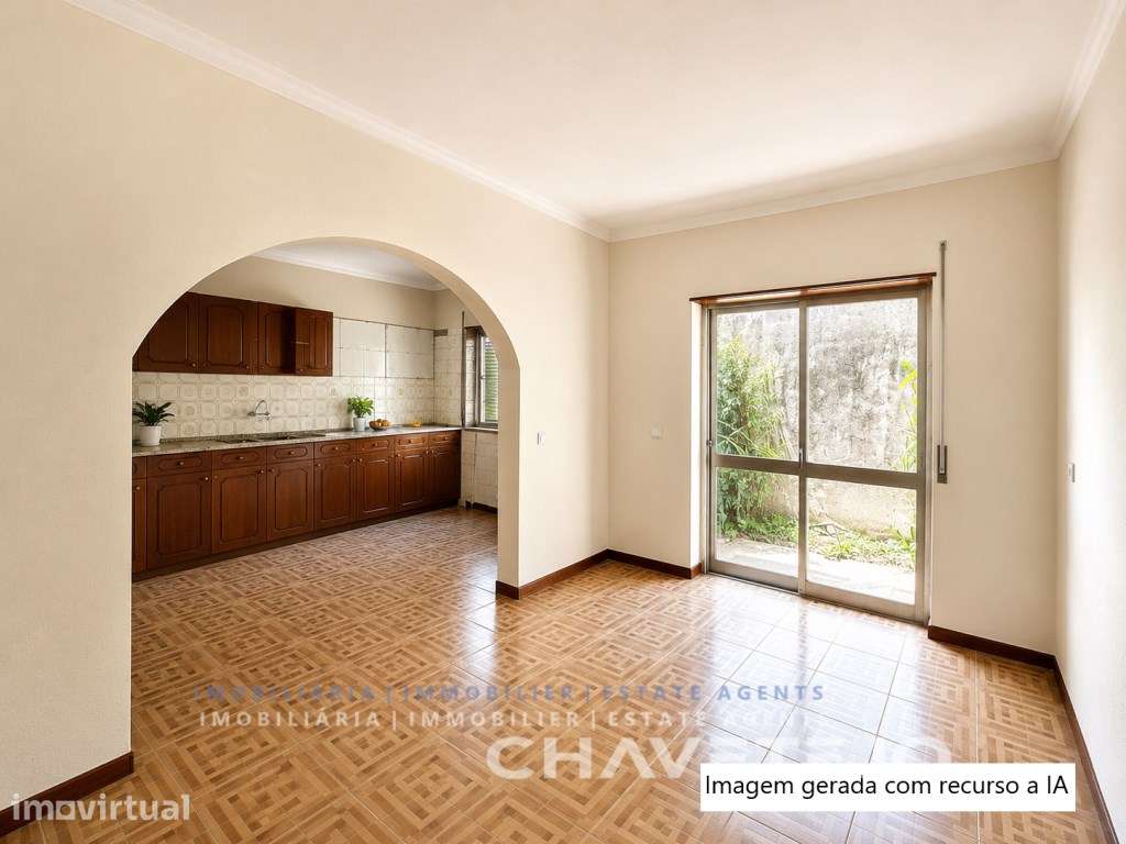 Moradia de 2 pisos com garagem situada junto à cidade de Tomar. - Grande imagem: 2/22