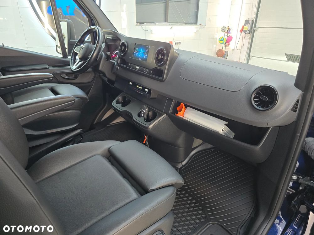 Mercedes-Benz SPRINTER 319 3.0 CDI KONTENER 4,28cmDługi 2,29cmSzero 2,24cmWysok + WINDA 750Kg 42Tyś km SERWIS DO OSTATNIEGO Km ASO MERCEDES-BENZ SALON PL STAN NOWY NOWY NOWY FABRYCZNA GWARANCJA - 37