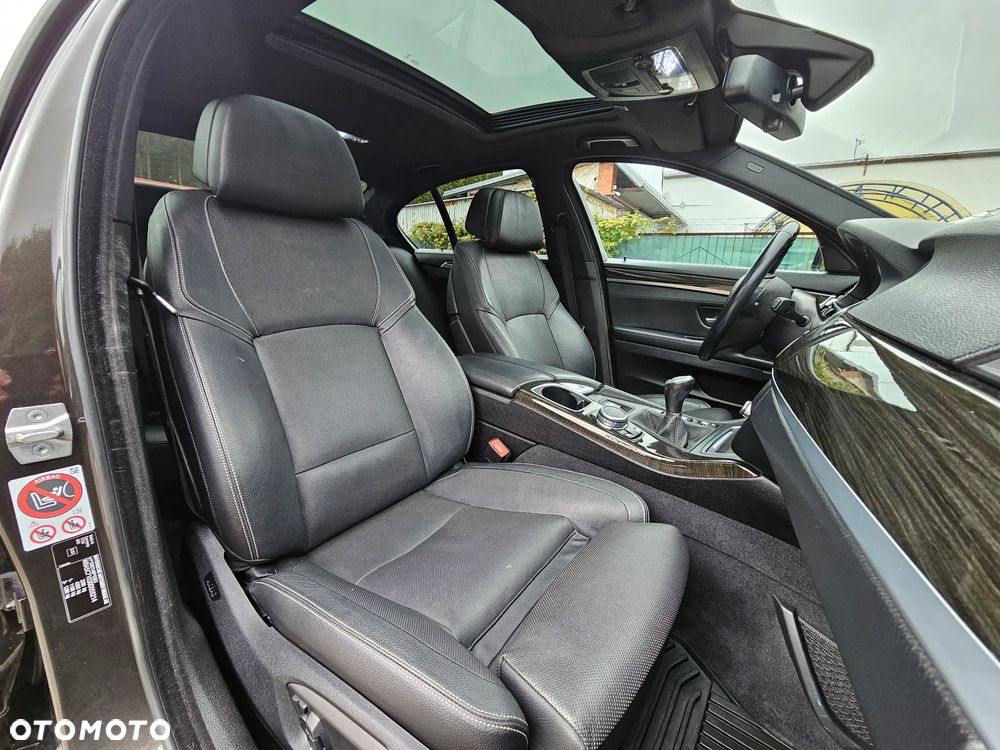 BMW Seria 5 525d Luxury Line - 28