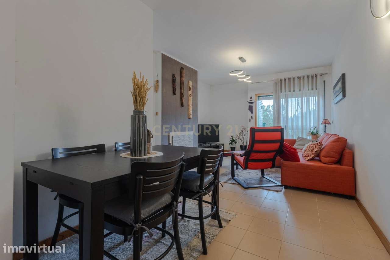 Fantástico Apartamento T2 com Lareira, Varanda e Lugar de Garagem | Fâ - Grande imagem: 2/26