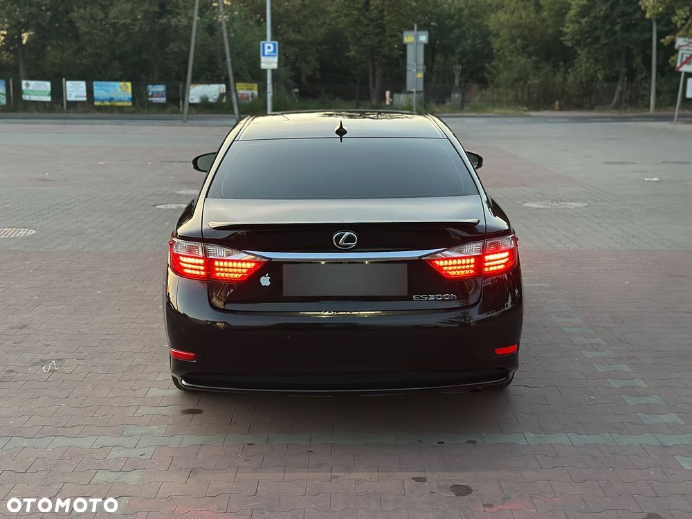 Lexus ES 300h Business Edition - 10