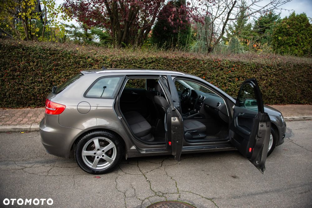 Audi A3 Sportback 1.6 TDI DPF Ambiente - 8